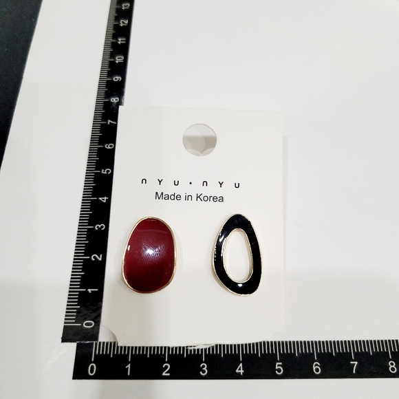 Brand New Gold Tone Red & Black Earrings - Picture 7 of 7